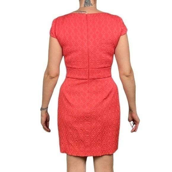 KAY UNGER Coral Cap Sleeve Buckle Sheath Dress 8 - Picture 3 of 16